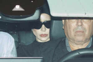 Lady Gaga chega no Rio para show gratuito em Copacabana