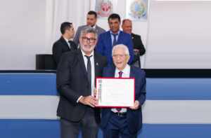Carlos Alberto de Nóbrega recebe título de Cidadão Cotiano em cerimônia promovida por Alexandre Frota