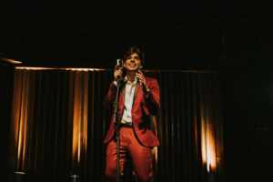 Rebatendo objeções sobre estilo musical, Núzio Medeiros disponibiliza EP “Reticências”