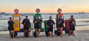 Carrinho de chope em formato de bomba de gasolina vira atração no litoral paulista e conquista famosos