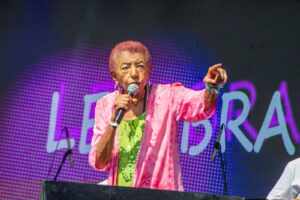 Leci Brandão já recebeu alta e está em casa