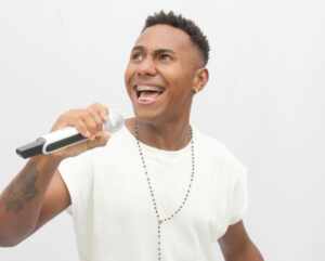 Jefinho lança “Recordações”, álbum com 30 regravações emocionantes e aposta em turnê nacional