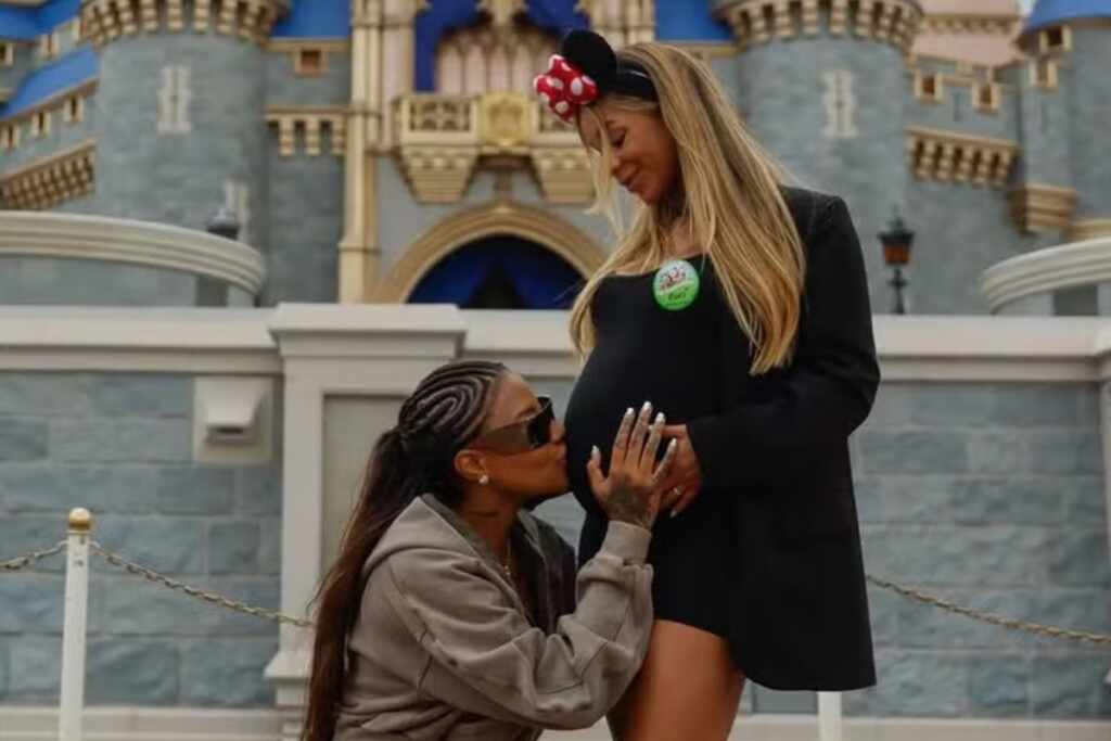Brunna Gonçalves Ganha Beijo Especial De Ludmilla Na Disney