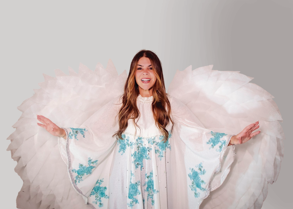Cantora Myra Maya