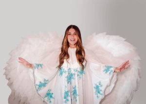 Cantora Myra Maya retorna ao teatro em montagem da Paixão de Cristo de João Pessoa