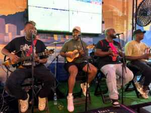 Grupo afilhado de Adriano Imperador anima inauguração do Lalu Botequim em Queimados