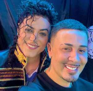 Rodrigo Teaser faz apresentação especial no reality Rancho do Maia