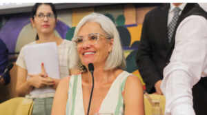 Sandra Santana celebra aniversário com trajetória exemplar