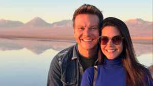 Michel Teló compartilha registros de viagem romântica ao Deserto do Atacama com Thais Fersoza