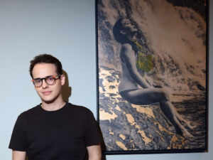 Fotografia que vira ouro: Igor Azevedo entrega obra sagrada à Embaixadora da Amazônia