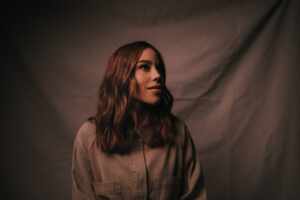 A Maior Honra: Julliany Souza lança projeto na íntegra