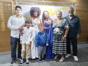 Tatiana Breia recebe prêmio especial valorizando sua luta pela educação e inclusão no carnaval
