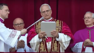 Robert Francis Prevost, dos Estados Unidos, é anunciado como o novo Papa