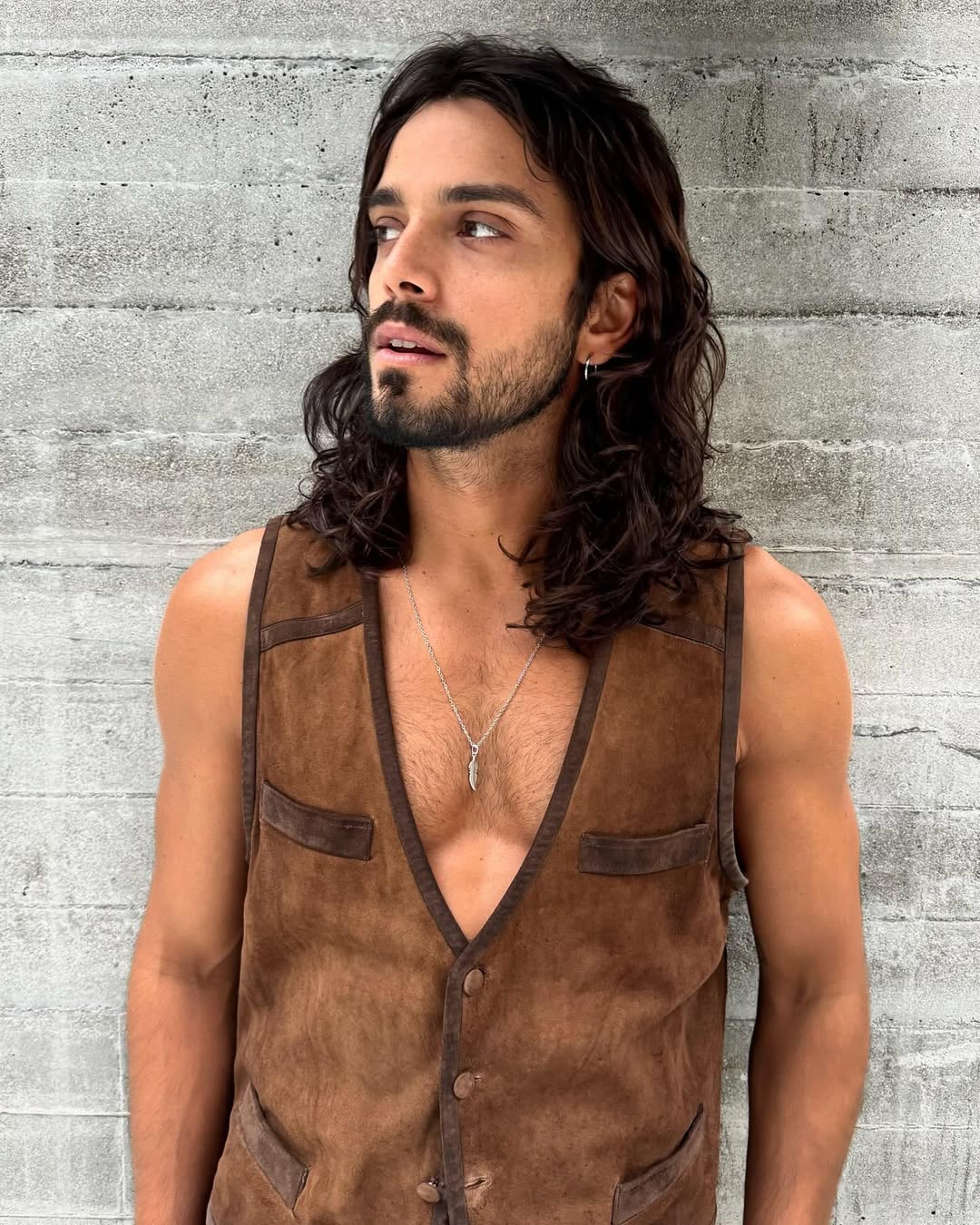 Rodrigo Simas Adota Cabelão E Celebra Estreia No Primeiro Musical Da Carreira 2 Rodrigo Simas
