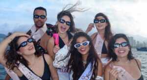 Nanda Caroll ganha despedida de solteira surpresa