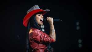 Adromeda Mendes Estreia com o DVD “Ao Vivasso” e Encanta o Público Sertanejo