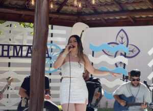 Alto astral e identificação real marcam primeiro lançamento do DVD da cantora Suh Maya