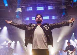 Gustavo Mioto dá início à turnê Atemporal com show lotado em São Paulo