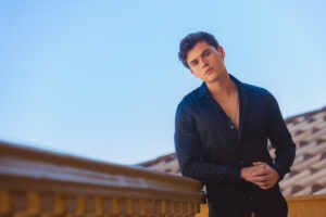 João Henrique apresenta música que promete ecoar “Em todo Lugar”