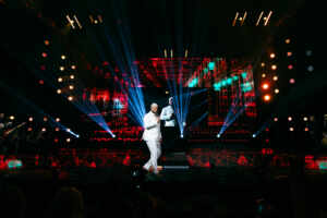 Em clima de romance, Belo lança versão emocionante de “Transas”, sucesso na voz do cantor Ritchie