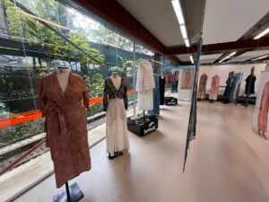 Exposição goiana traz moda autoral inspirada em Cora Coralina à São Paulo