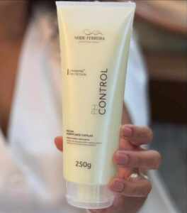 Neide Ferreira acerta em cheio com a máscara pH Control