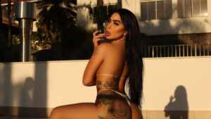 MC Mirella fala sobre carreira no conteúdo adulto, relação aberta e prioridades