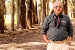 Morre aos 65 anos o cantor, durante apresentação em Caxias do Sul