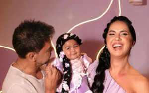Zezé Di Camargo e Graciele Lacerda comemoram 7 meses da filha Clara com tema Rapunzel