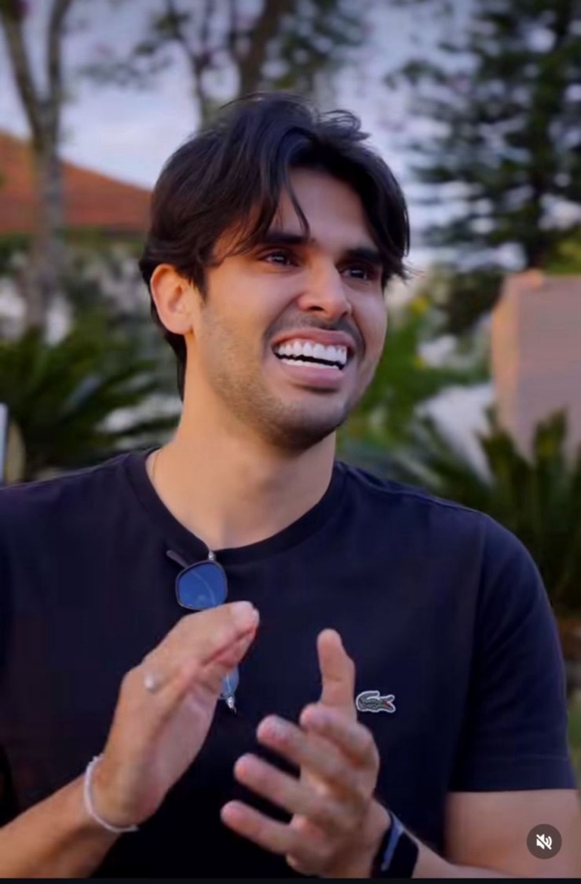 Vinicius Pardini se emociona ao ganhar ônibus com o seu nome 10 5511f46f 800c 4822 bf70 64b5aaf3a4b6