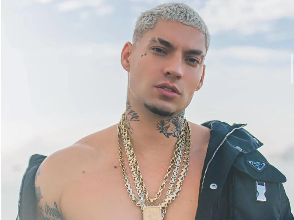 Filipe Ret surpreende e abastece motos de 250 entregadores no Rio de Janeiro 2 Filipe Ret vira assunto com surpresa em posto de gasolina