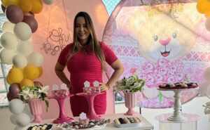 Ex-miss Jessyka Laynne celebra chá de bebê e fala sobre boatos envolvendo sua gravidez