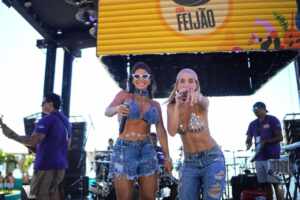 Pagodelas leva multidão ao delírio em Fortaleza ao abrir show de Durval Lelys