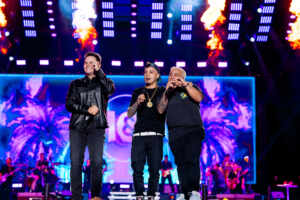 Matheus e Kauan surpreendem público no Expocrato ao regravarem sucessos de carreira