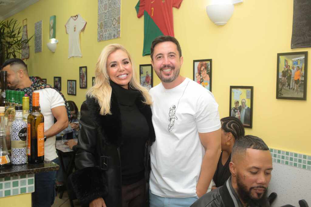 Renata Banhara retorna ao Brasil para evento de lançamento da Royal Deluxe em SP NEHN0587