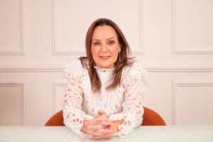 Especialista em Gestão de Pessoas, Sabrina Fea recebe prêmio na Inglaterra