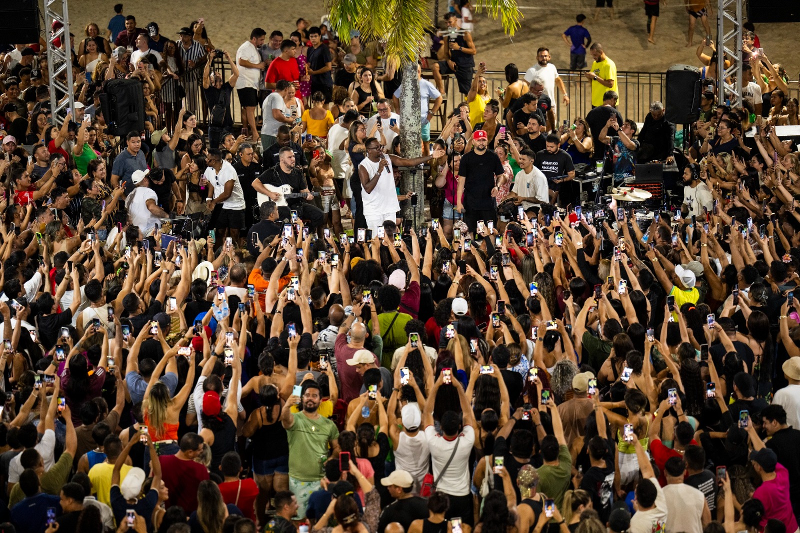 Mumuzinho volta a Manaus e faz show surpresa gratuito para mais de oito mil pessoas 9 Mumuzinho volta a Manaus e faz show surpresa gratuito para mais de oito mil pessoas - Foto: Divulgação