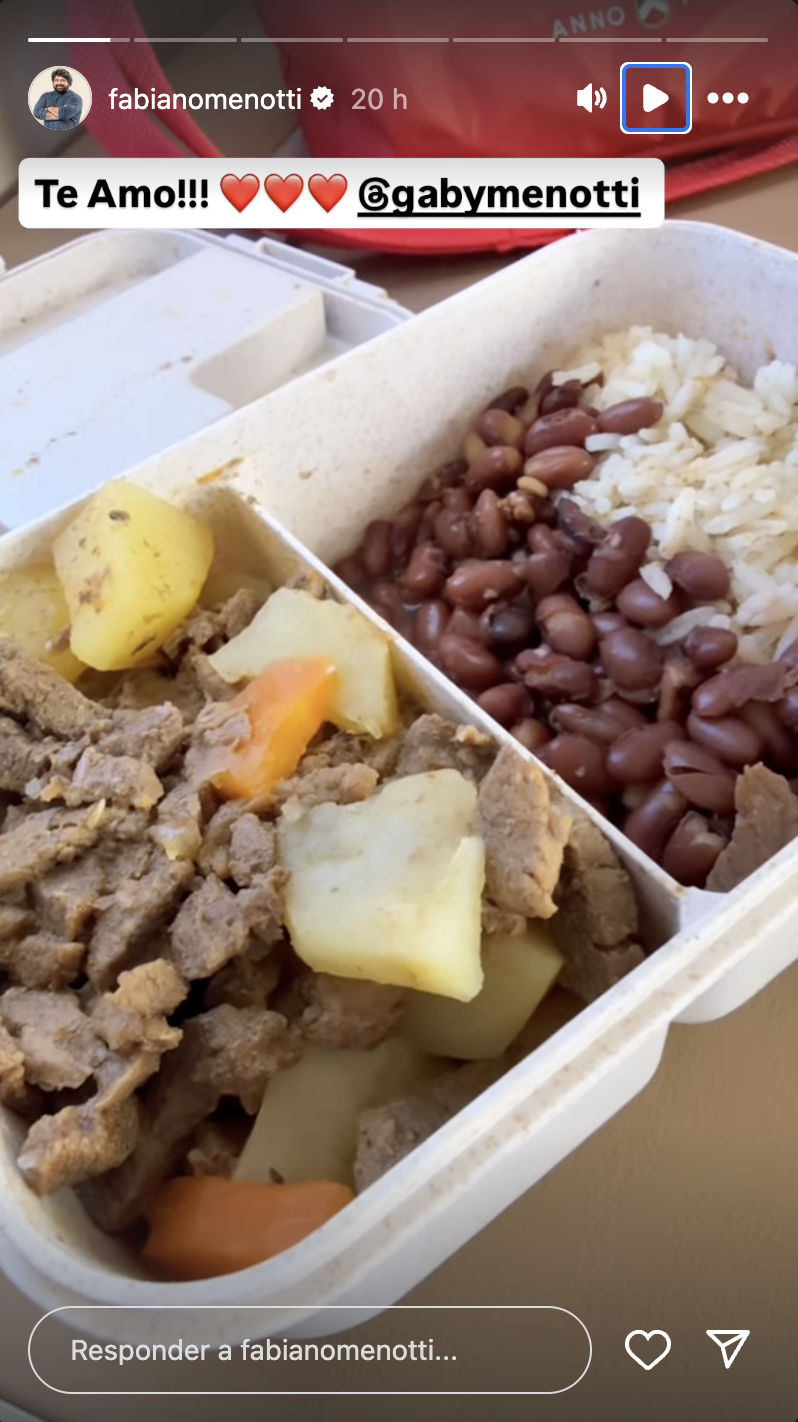 Fabiano Menotti exibe marmitas caseiras durante voo: "É amor demais!" 5 Marmitas de Fabiano Menotti