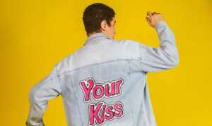 Edson Alves Jr. anuncia álbum “Your Kiss” com amor LGBTQIA+ e referências do pop internacional