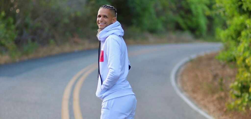 Influencer cristão Leandro Pessoa transforma oração em ação e viraliza ajudando o próximo WhatsApp Image 2025 07 24 at 21.42.35 1