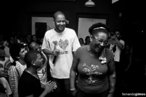 Morre Dona Jacira, mãe de Emicida e Fióti, símbolo da cultura afrobrasileira, aos 60 anos