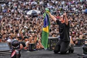 Ore Comigo reúne milhares de pessoas na Arena MRV e arrecada 30 toneladas de alimentos