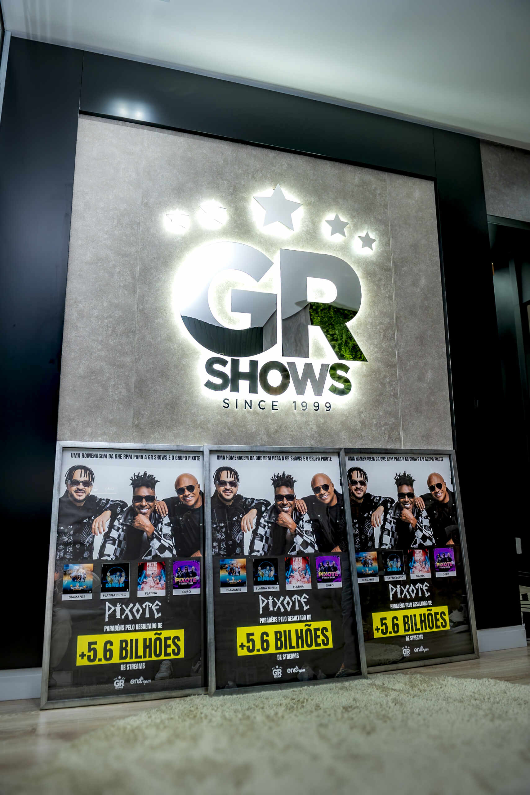 Pixote celebra 5,6 bilhões de streams e comemora com prêmios de Diamante, Platina e Ouro 7 @kennedyrichelly 7 scaled