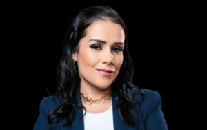 Carina Santos: Do backstage para o frontstage. A mineira da cidade de Congonhas, não para!