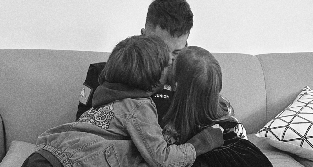 Mônica Benini celebra Dia dos Pais com raro registro de Junior Lima e os filhos Mônica Benini celebra Dia dos Pais com raro registro de Junior Lima e os filhos