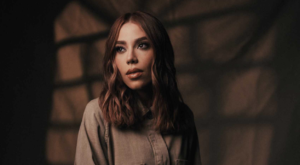 Julliany Souza celebra momentos importantes na vida pessoal e na carreira