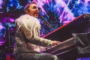 Elton John by Rafael Dentini no Clube de Campo Empyreo, em Leme