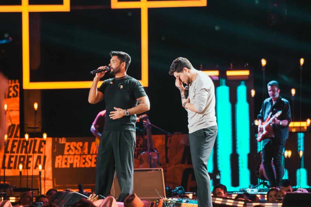 Fred & Fabricio gravam DVD em Goiânia com ingressos esgotados e placa de Diamante IMG 7110