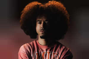 L7NNON lança “Não Me Manda Mensagem” e emociona com clipe intimista