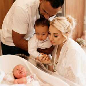 Chaline Grazik dá à luz sua terceira filha, Zânia Luz, em Erechim